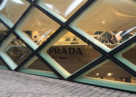 prada aoyama interni schermi|prada boutique aoyama.